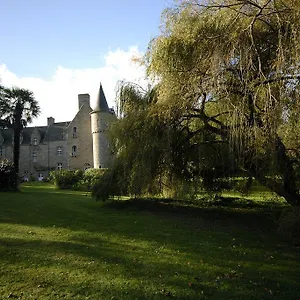 Chateau De Kergouanton Frühstückspension Trélévern